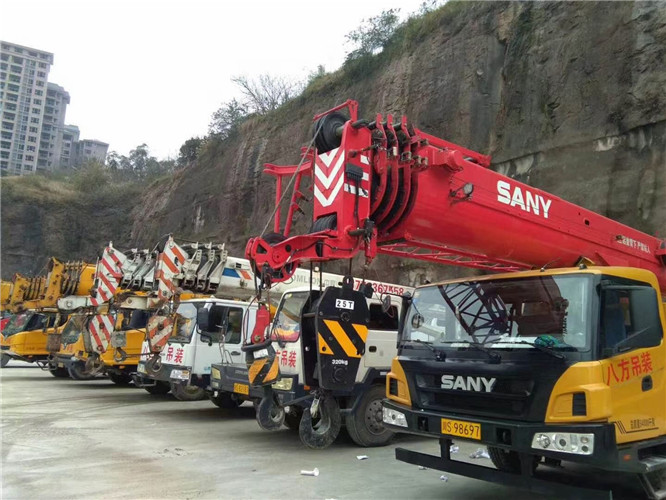 鹤庆县吊车出租按什么计费？台班费、单次费、里程费怎么算？