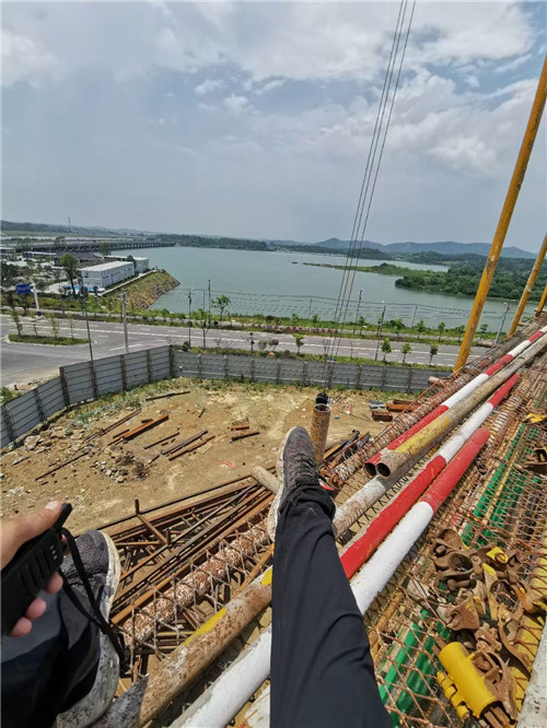 鹤庆县作业中发生设备损坏或人员意外，责任怎么划分？